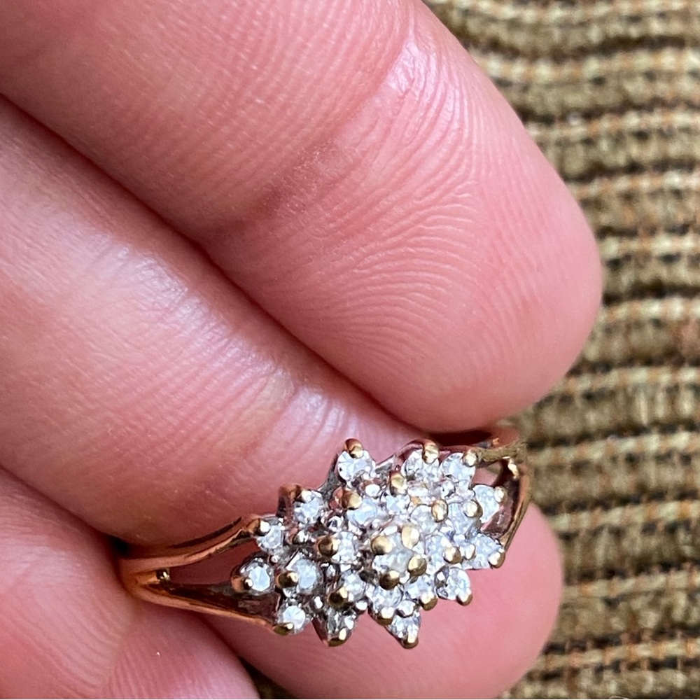 Beautiful Unique Solid 10k Flower Shape Genuine D… - image 1